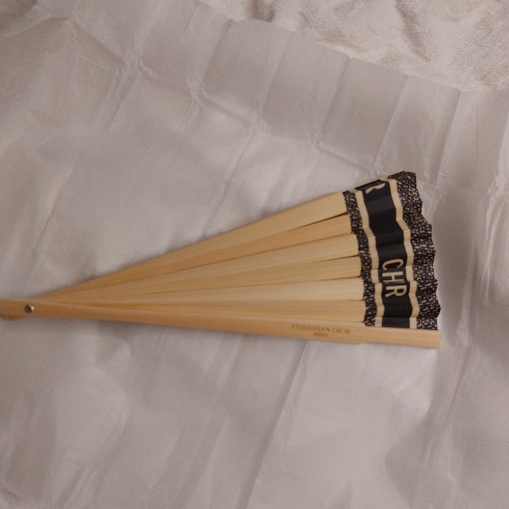 Christian dior fan - Picture 4 of 4